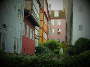 Sankt Annæ 10